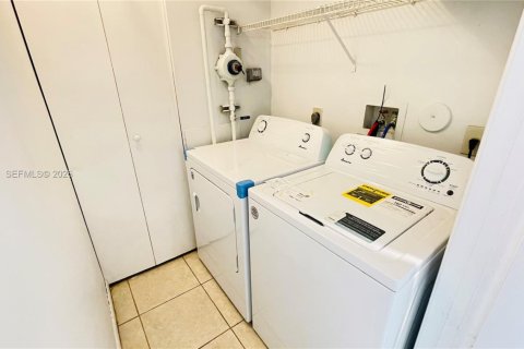 Condominio en alquiler en Coral Springs, Florida, 2 dormitorios, 91.42 m2 № 2057482 - foto 19