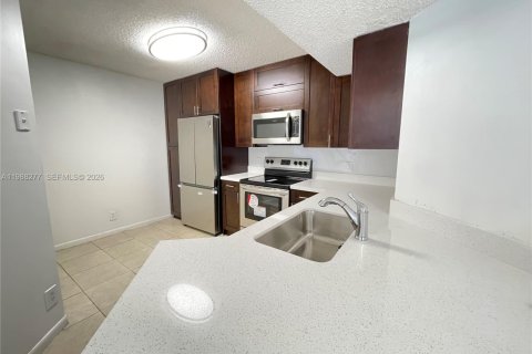 Condominio en alquiler en Coral Springs, Florida, 2 dormitorios, 91.42 m2 № 2057482 - foto 6
