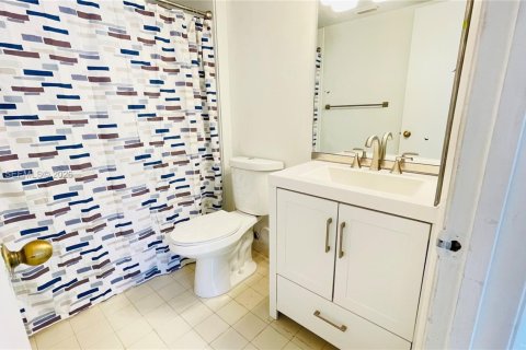 Condominio en alquiler en Coral Springs, Florida, 2 dormitorios, 91.42 m2 № 2057482 - foto 15