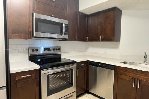 Condominio en alquiler en Coral Springs, Florida, 2 dormitorios, 91.42 m2 № 2057482 - foto 5