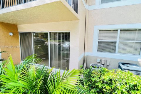 Condominio en alquiler en Coral Springs, Florida, 2 dormitorios, 91.42 m2 № 2057482 - foto 22