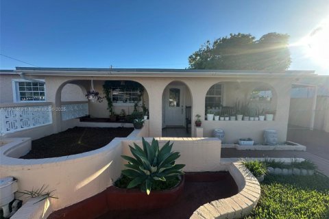 Casa en venta en Miami, Florida, 3 dormitorios, 85.47 m2 № 1970007 - foto 2