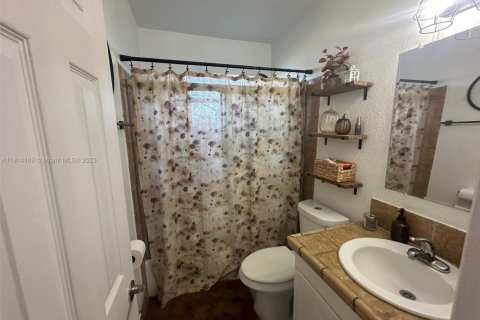 Casa en venta en Miami, Florida, 3 dormitorios, 85.47 m2 № 1970007 - foto 11