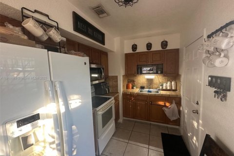 Casa en venta en Miami, Florida, 3 dormitorios, 85.47 m2 № 1970007 - foto 9