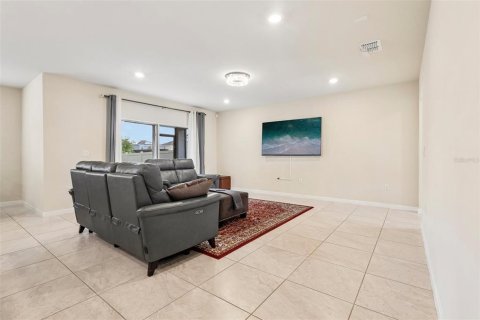 House in CYPRESS HAMMOCK in Kissimmee, Florida 5 bedrooms, 242.94 sq.m. № 2231893 - photo 7