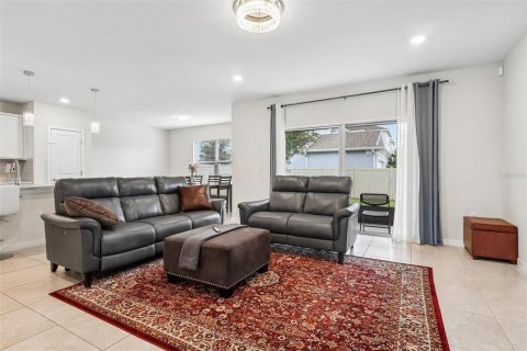 House in CYPRESS HAMMOCK in Kissimmee, Florida 5 bedrooms, 242.94 sq.m. № 2231893 - photo 8