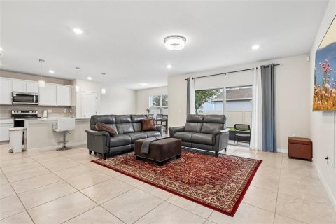 House in CYPRESS HAMMOCK in Kissimmee, Florida 5 bedrooms, 242.94 sq.m. № 2231893 - photo 5