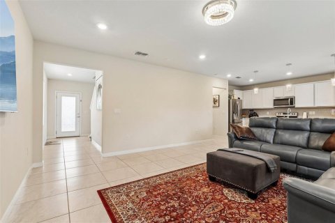 House in CYPRESS HAMMOCK in Kissimmee, Florida 5 bedrooms, 242.94 sq.m. № 2231893 - photo 6