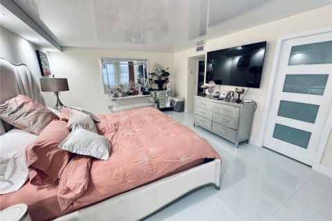 Купить кондоминиум в Халландейл-Бич, Флорида 2 спальни, 141.86м2, № 1998838 - фото 14