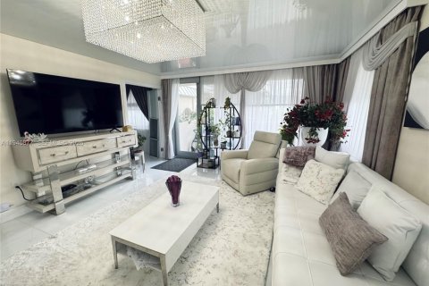 Купить кондоминиум в Халландейл-Бич, Флорида 2 спальни, 141.86м2, № 1998838 - фото 6