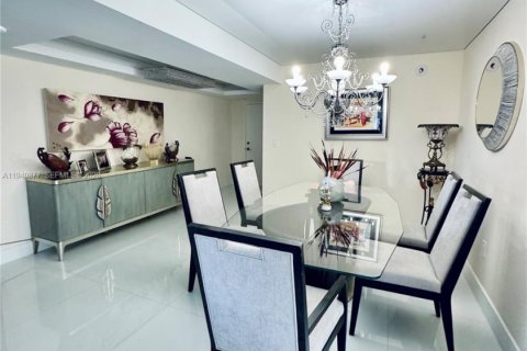 Купить кондоминиум в Халландейл-Бич, Флорида 2 спальни, 141.86м2, № 1998838 - фото 12