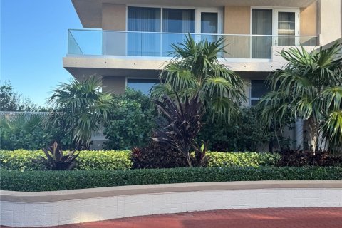 Купить кондоминиум в Халландейл-Бич, Флорида 2 спальни, 141.86м2, № 1998838 - фото 22