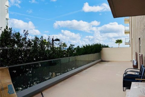 Купить кондоминиум в Халландейл-Бич, Флорида 2 спальни, 141.86м2, № 1998838 - фото 4