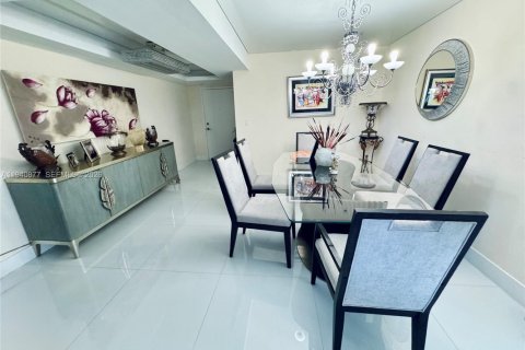 Купить кондоминиум в Халландейл-Бич, Флорида 2 спальни, 141.86м2, № 1998838 - фото 13