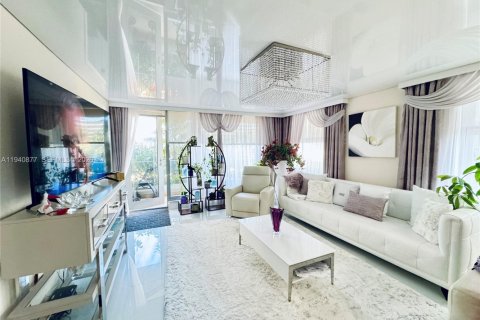 Кондоминиум с 2 спальнями в Халландейл-Бич, Флорида № 1998838