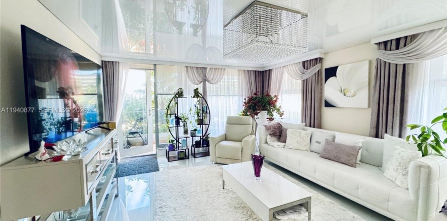 Кондоминиум с 2 спальнями в Халландейл-Бич, Флорида № 1998838