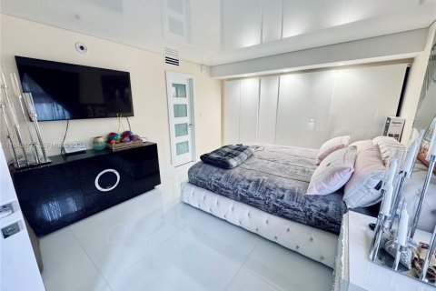 Купить кондоминиум в Халландейл-Бич, Флорида 2 спальни, 141.86м2, № 1998838 - фото 19