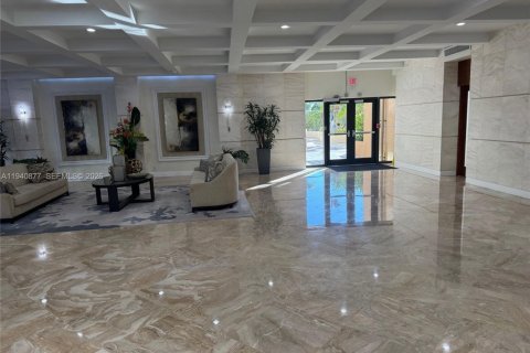 Купить кондоминиум в Халландейл-Бич, Флорида 2 спальни, 141.86м2, № 1998838 - фото 30