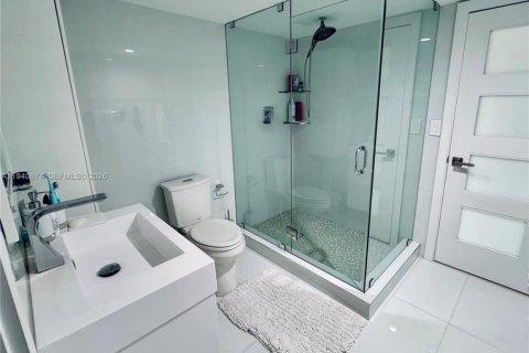 Купить кондоминиум в Халландейл-Бич, Флорида 2 спальни, 141.86м2, № 1998838 - фото 20