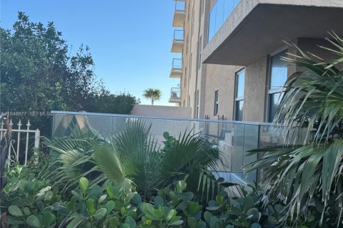 Купить кондоминиум в Халландейл-Бич, Флорида 2 спальни, 141.86м2, № 1998838 - фото 21