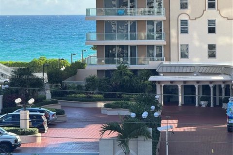 Купить кондоминиум в Халландейл-Бич, Флорида 2 спальни, 141.86м2, № 1998838 - фото 25