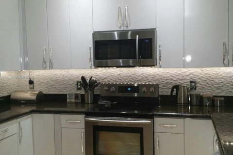 Townhouse in Dania Beach, Florida 5 bedrooms, 189.71 sq.m. № 1842939 - photo 7