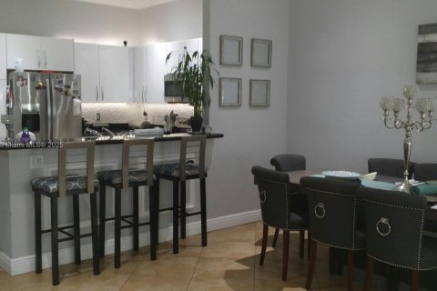 Townhouse in Dania Beach, Florida 5 bedrooms, 189.71 sq.m. № 1842939 - photo 8