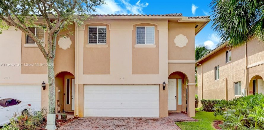 Townhouse in Dania Beach, Florida 5 bedrooms, 189.71 sq.m. № 1842939