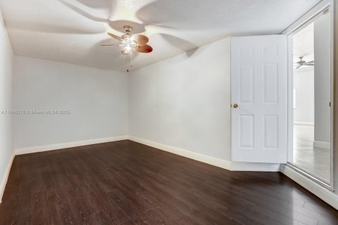Townhouse in Dania Beach, Florida 5 bedrooms, 189.71 sq.m. № 1842939 - photo 29