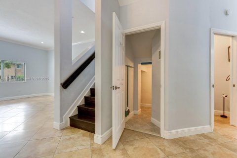 Townhouse in Dania Beach, Florida 5 bedrooms, 189.71 sq.m. № 1842939 - photo 30