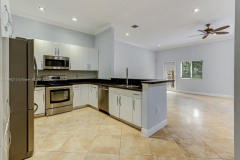 Townhouse in Dania Beach, Florida 5 bedrooms, 189.71 sq.m. № 1842939 - photo 23