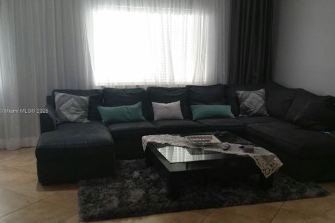 Townhouse in Dania Beach, Florida 5 bedrooms, 189.71 sq.m. № 1842939 - photo 4