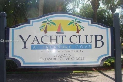 Townhouse in Dania Beach, Florida 5 bedrooms, 189.71 sq.m. № 1842939 - photo 17