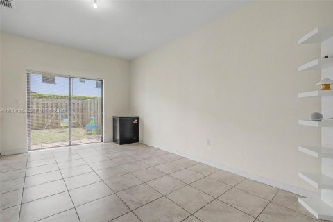 Townhouse in Homestead, Florida 3 bedrooms, 154.12 sq.m. № 2071868 - photo 11