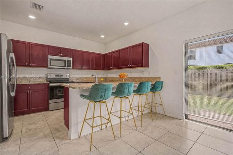 Townhouse in Homestead, Florida 3 bedrooms, 154.12 sq.m. № 2071868 - photo 12