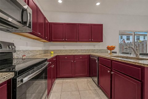 Townhouse in Homestead, Florida 3 bedrooms, 154.12 sq.m. № 2071868 - photo 13