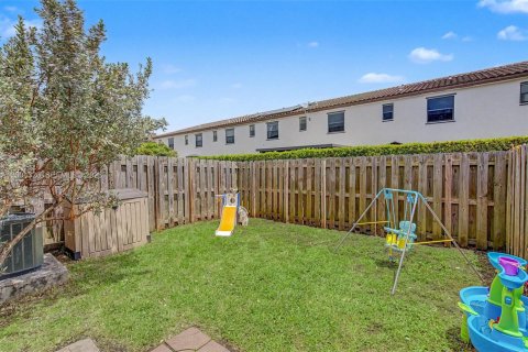 Townhouse in Homestead, Florida 3 bedrooms, 154.12 sq.m. № 2071868 - photo 26