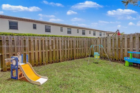 Townhouse in Homestead, Florida 3 bedrooms, 154.12 sq.m. № 2071868 - photo 27