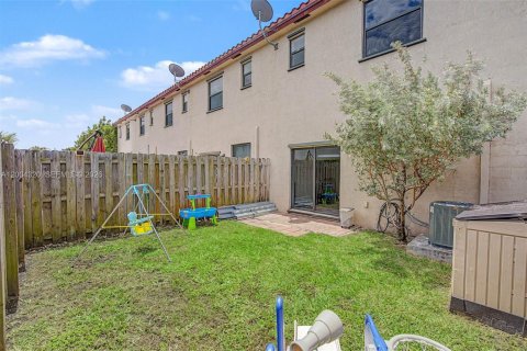 Townhouse in Homestead, Florida 3 bedrooms, 154.12 sq.m. № 2071868 - photo 28