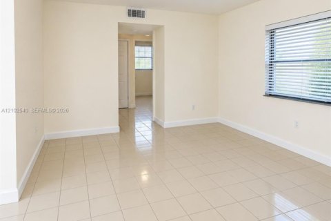 Copropriété à louer à Hialeah, Floride: 2 chambres, 72.19 m2 № 2407418 - photo 7