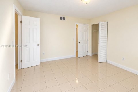 Copropriété à louer à Hialeah, Floride: 2 chambres, 72.19 m2 № 2407418 - photo 8