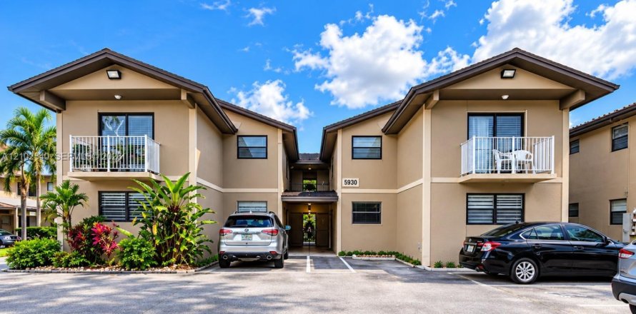 Condo à Hialeah, Floride, 2 chambres № 2407418