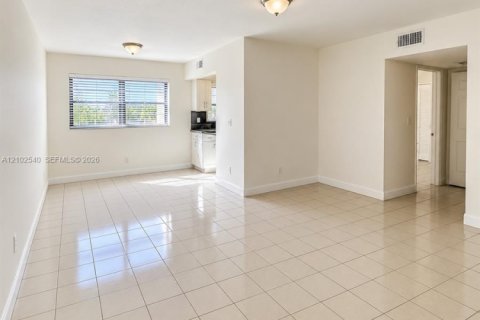 Copropriété à louer à Hialeah, Floride: 2 chambres, 72.19 m2 № 2407418 - photo 3