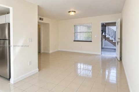 Copropriété à louer à Hialeah, Floride: 2 chambres, 72.19 m2 № 2407418 - photo 5