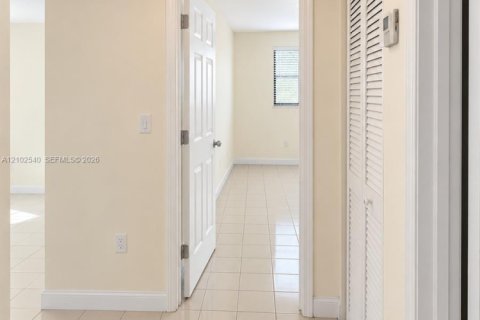 Copropriété à louer à Hialeah, Floride: 2 chambres, 72.19 m2 № 2407418 - photo 10