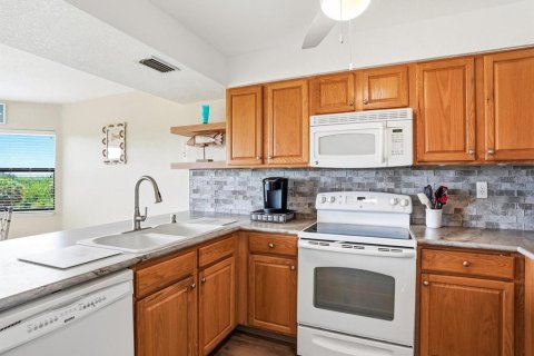 Condo in Punta Gorda, Florida, 2 bedrooms № 2114613 - photo 12