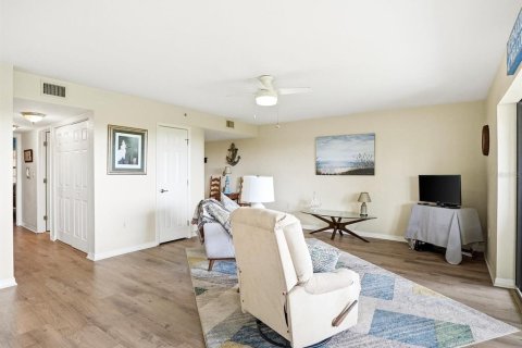 Condo in Punta Gorda, Florida, 2 bedrooms № 2114613 - photo 9