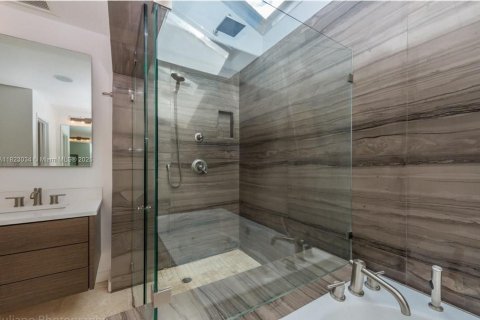 House in Hollywood, Florida 4 bedrooms, 301.65 sq.m. № 1792437 - photo 22