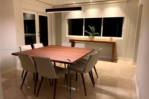 House in Hollywood, Florida 4 bedrooms, 301.65 sq.m. № 1792437 - photo 19