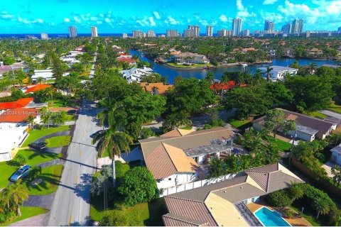 House in Hollywood, Florida 4 bedrooms, 301.65 sq.m. № 1792437 - photo 2
